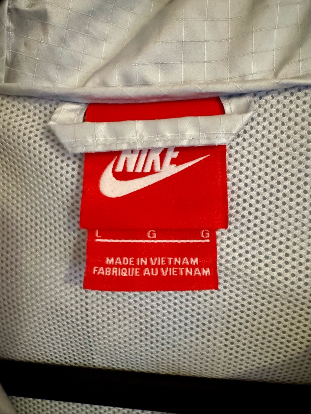 Nike Sportswear Windrunner Woman’s Jacket in White & Silver. Size - Large - Picture 7 of 12